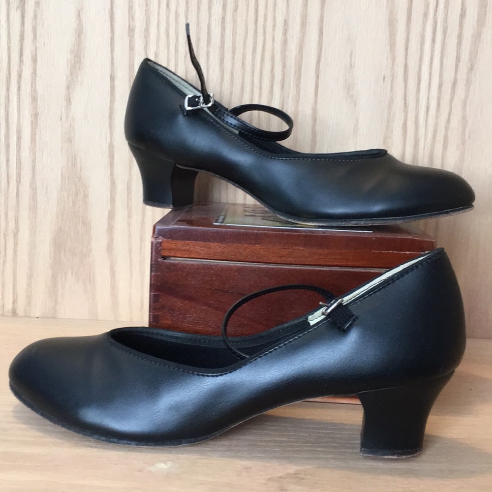 Leather soled dance shoes